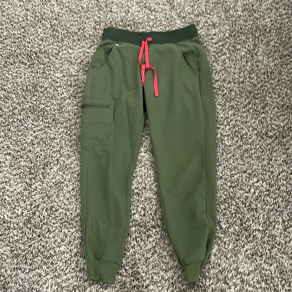 Figs jogger scrub pants, green, xs petite